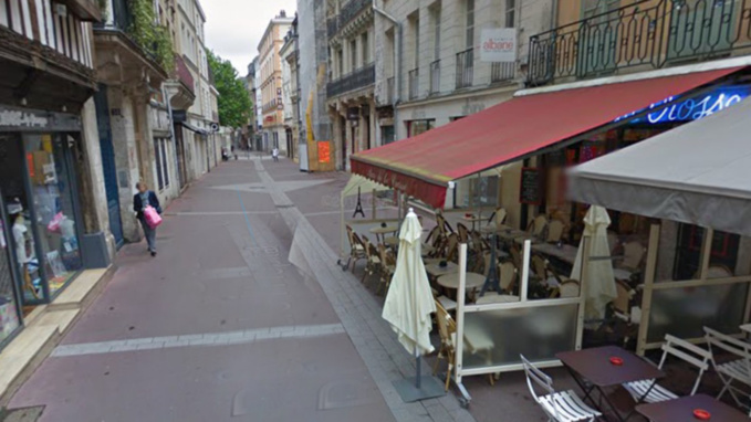 Rouen : deux cambrioleurs surpris par le patron d'un bar en train de siroter une bière en pleine nuit
