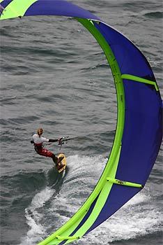 Trois kite-surfeurs en difficultés secourus au large de Cayeux et de Wissant