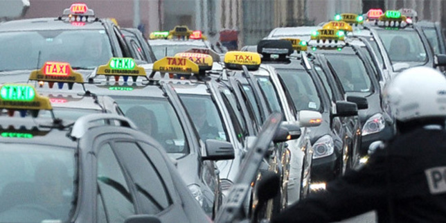 Manifestation des chauffeurs de taxis : barrages filtrants et cortèges en région parisienne