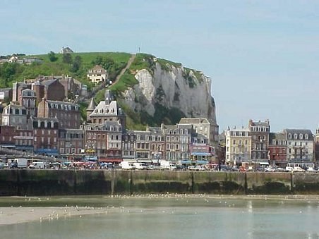 Au Tr&eacute;port, la d&eacute;sesp&eacute;r&eacute;e de 86 ans met fin &agrave; ses jours en sautant de la falaise