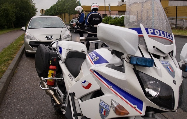 Opération de sécurité routière : 30 infractions relevées par les policiers des Yvelines Opération de sécurité routière : 30 infractions relevées par les policiers des Yvelines
