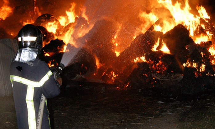 Luneray. Un hangar agricole et 200 tonnes de paille et de lin sont partis en fumée : incendie criminel ? Luneray. Un hangar agricole et 200 tonnes de paille et de lin sont partis en fumée : incendie criminel ?