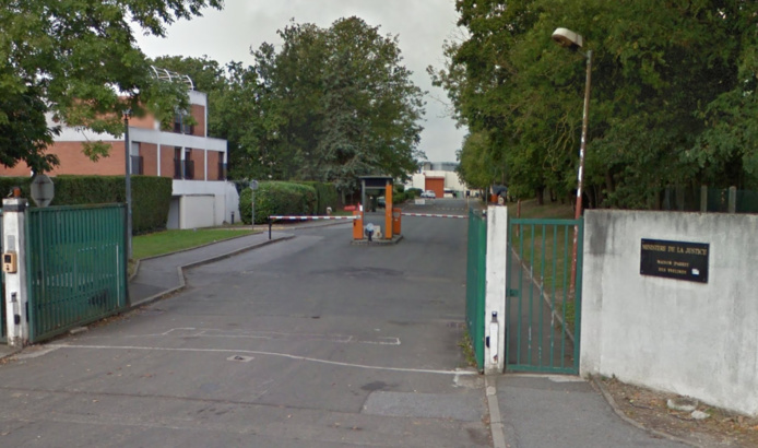 L'entrée de la maison d'arrêt de Bois-d'Arcy, rue Alexandre Turpault L'entrée de la maison d'arrêt de Bois-d'Arcy, rue Alexandre Turpault