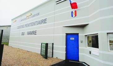Un détenu retranché pendant 3 heures sur le toit du centre pénitentiaire du Havre  Un détenu retranché pendant 3 heures sur le toit du centre pénitentiaire du Havre