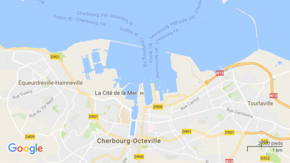 Leur voilier percute un rocher en rade de Cherbourg : les naufragés récupérés en état de choc Leur voilier percute un rocher en rade de Cherbourg : les naufragés récupérés en état de choc