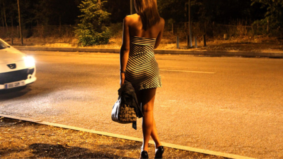 Rouen : deux hommes alcoolisés rouent de coups une prostituée qui refuse une relation sexuelle à trois Rouen : deux hommes alcoolisés rouent de coups une prostituée qui refuse une relation sexuelle à trois