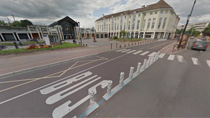 La valise était abandonnée près de la station de bus face à la gare du RER (illustration) La valise était abandonnée près de la station de bus face à la gare du RER (illustration)