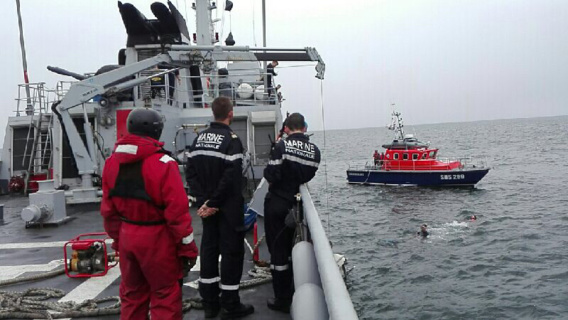 Un bateau de plaisance coule au large de Courseulles-sur-Mer : les quatre rescapés sont choqués Un bateau de plaisance coule au large de Courseulles-sur-Mer : les quatre rescapés sont choqués