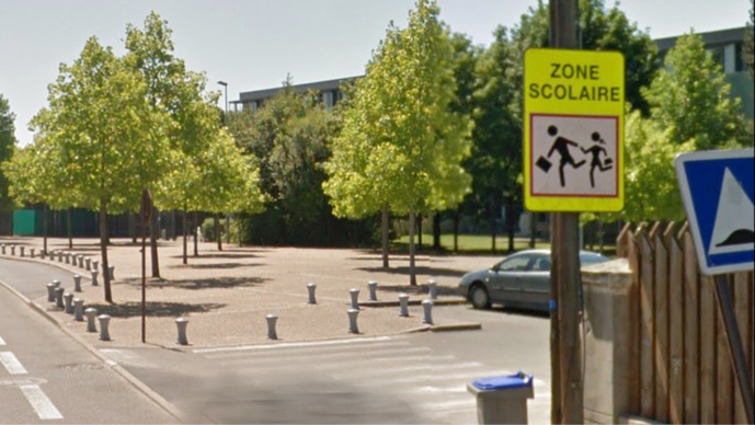 Les faits se sont déroulés sur le parking devant le collège Montaigne (Illustration@Google Maps) Les faits se sont déroulés sur le parking devant le collège Montaigne (Illustration@Google Maps)