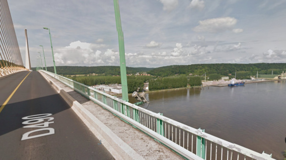 La femme serait tombée du pont de Brotonne, selon un témoin (Illustration@Google Maps) La femme serait tombée du pont de Brotonne, selon un témoin (Illustration@Google Maps)