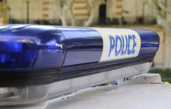 Le Mesnil-le-Roi : deux pseudo-couvreurs dérobent les économies d'une vieille dame Le Mesnil-le-Roi : deux pseudo-couvreurs dérobent les économies d'une vieille dame