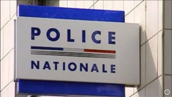 Attaque de policiers à Viry-Châtillon : rassemblements silencieux devant les commissariats en Seine-Maritime et dans l'Eure Attaque de policiers à Viry-Châtillon : rassemblements silencieux devant les commissariats en Seine-Maritime et dans l'Eure