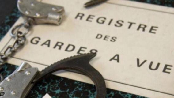 Dieppe. Garde à vue prolongée et expertise psychiatrique pour la femme armée de couteaux Dieppe. Garde à vue prolongée et expertise psychiatrique pour la femme armée de couteaux