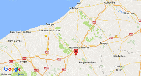 Les recherches de sont essentiellement concentrées dans et autour du bois de Mainemare où l'un des cambrioleurs s'est enfuit à pied