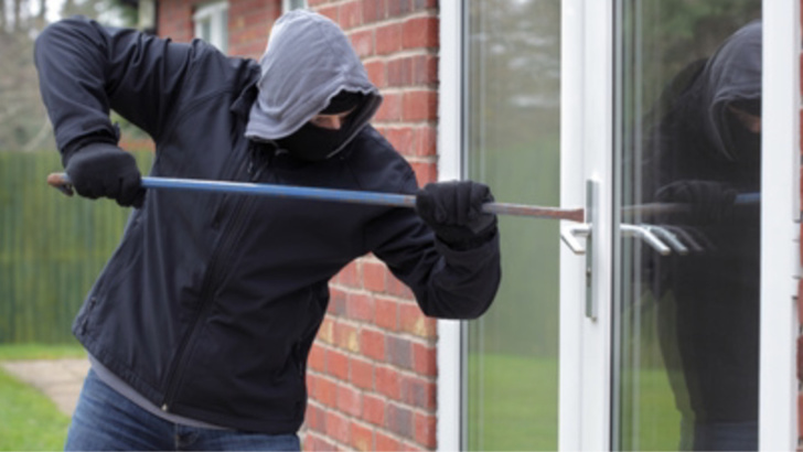 Quatre suspects interpellés : trois sont en prison, 16 cambriolages résolus dans la région de Brionne Quatre suspects interpellés : trois sont en prison, 16 cambriolages résolus dans la région de Brionne