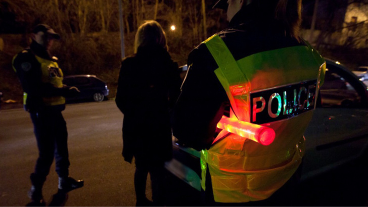 Rouen : le voleur à la roulotte est arrêté en flagrant délit cette nuit avec deux GPS Rouen : le voleur à la roulotte est arrêté en flagrant délit cette nuit avec deux GPS