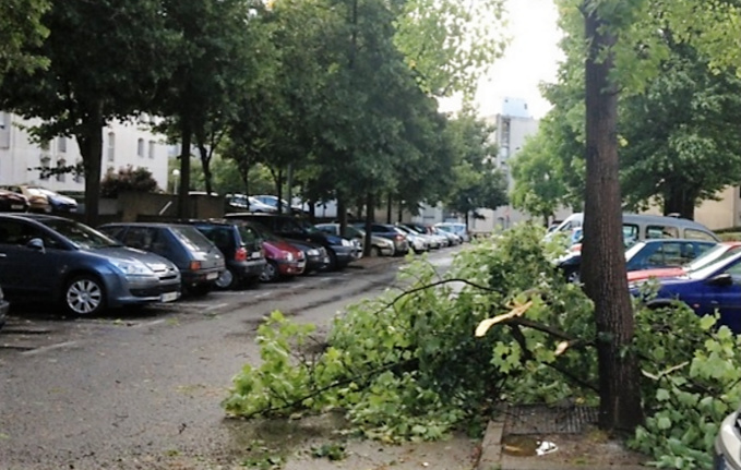 En ville, soyez vigilants face aux chutes possibles d’objets divers (Photo@infoNormandie)