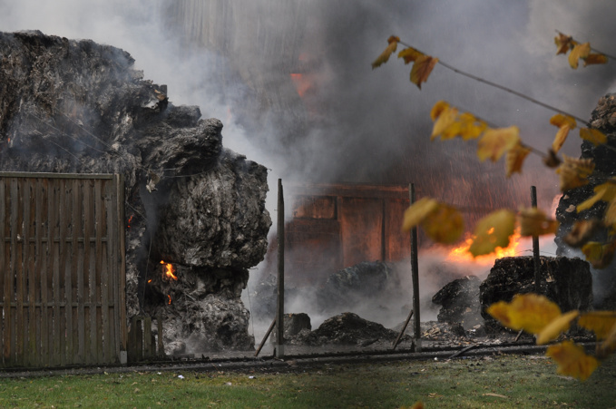 Incendie chez Paprec, à Acquigny : 200 tonnes de papier et un bâtiment de 2000 m2 détruits Incendie chez Paprec, à Acquigny : 200 tonnes de papier et un bâtiment de 2000 m2 détruits