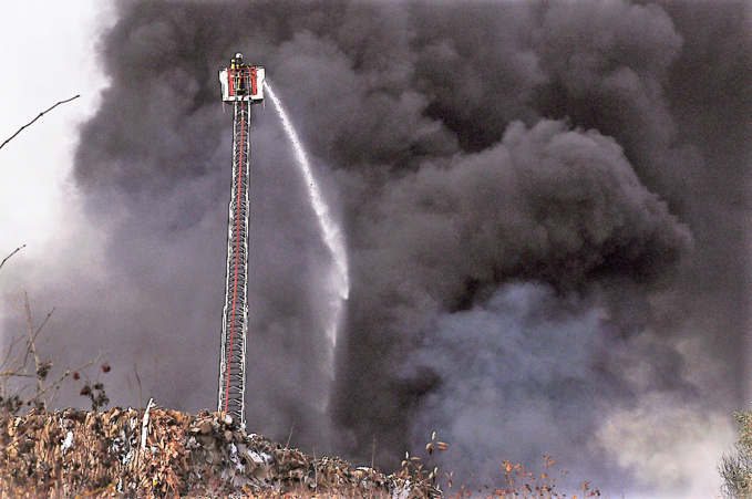 Incendie chez Paprec, à Acquigny : 200 tonnes de papier et un bâtiment de 2000 m2 détruits Incendie chez Paprec, à Acquigny : 200 tonnes de papier et un bâtiment de 2000 m2 détruits
