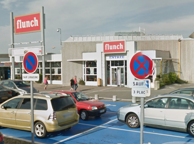 Chez Flunch, à Dieppe, un bloc de climatisation menace de tomber. Le restaurant a fermé ses portes temporairement par précaution (Illustration)