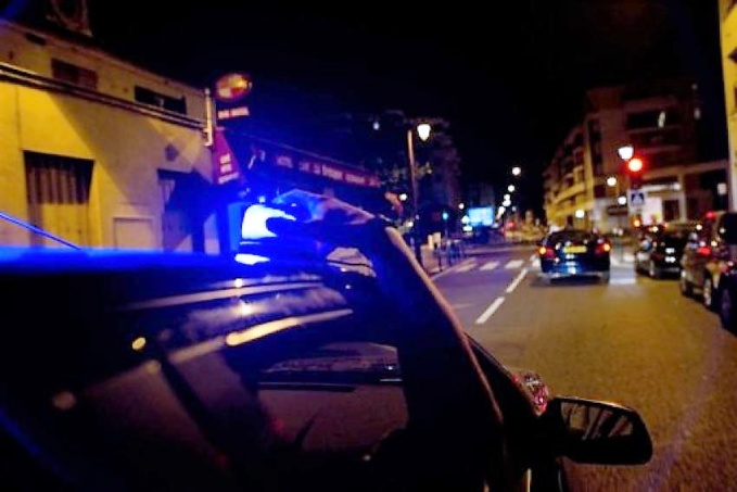 Saint-Etienne-du-Rouvray : en voulant distancer les policiers, sa voiture percute un lampadaire