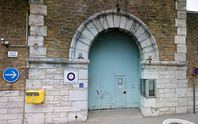 Mutinerie à la prison de Valence (Drôme) : détenus retranchés et cellules incendiées ce dimanche