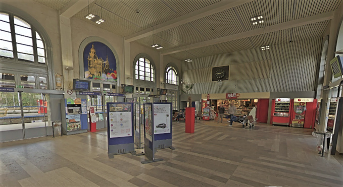 Le perturbateur semait la zizanie dans le hall de la gare (Illustration) Le perturbateur semait la zizanie dans le hall de la gare (Illustration)