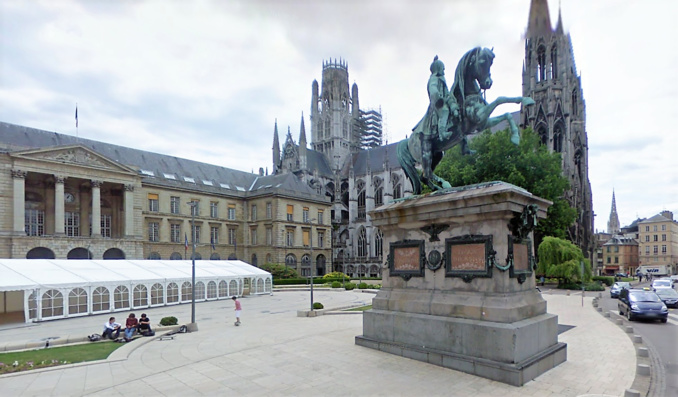 Les vandales ont été surpris en pleine action au pied de la statue de Napoléon devant l'hôtel de ville (illustration)