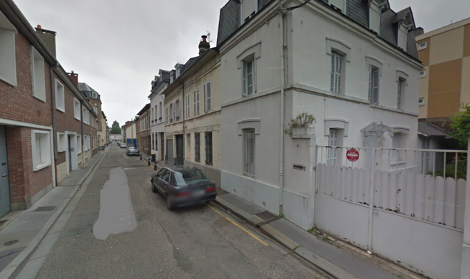 Le drame s'est produit dans cette maison de ville au 21, rue Saint-Amand, à Elbeuf (Illustration ©GoogleMaps)