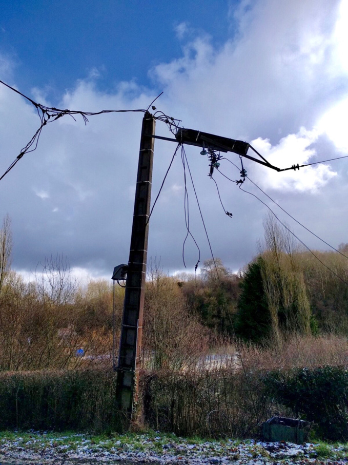 Tempête : 10 000 foyers toujours dans le noir en Normandie ce samedi en début d'après-midi Tempête : 10 000 foyers toujours dans le noir en Normandie ce samedi en début d'après-midi