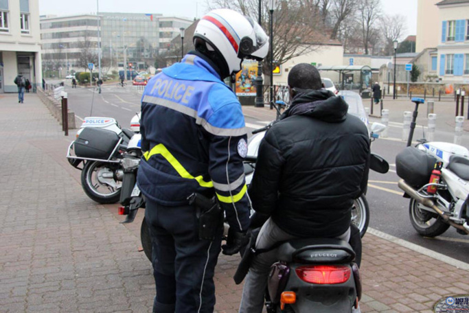 Poissy : cinquante-six piétons et pilotes de deux-roues sensibilisés à la sécurité routière Poissy : cinquante-six piétons et pilotes de deux-roues sensibilisés à la sécurité routière