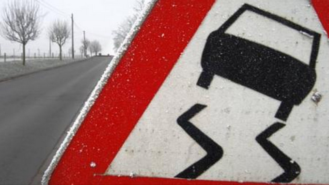 Pluie verglaçante dans l'Eure : une vingtaine d'accidents sans blessé grave, préviennent les pompiers Pluie verglaçante dans l'Eure : une vingtaine d'accidents sans blessé grave, préviennent les pompiers