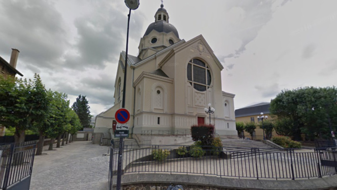 Le voleur présumé a été arrêté placé Elisabeth Brasseur à Versailles (Illustration) Le voleur présumé a été arrêté placé Elisabeth Brasseur à Versailles (Illustration)