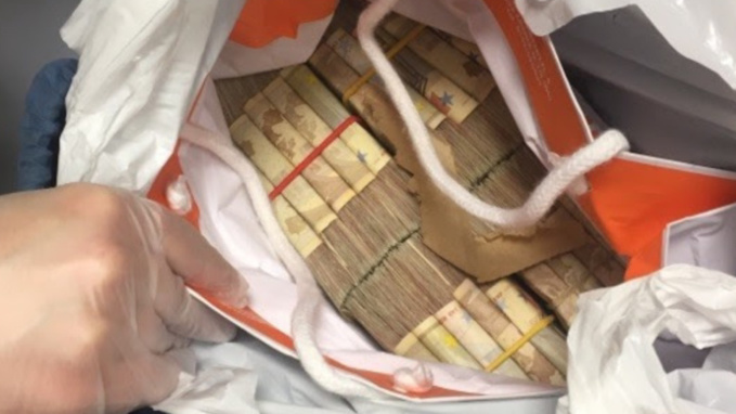 Un touriste moldave contrôlé par les douaniers avec près de 245 000€ en billets de banque dans l'Aisne