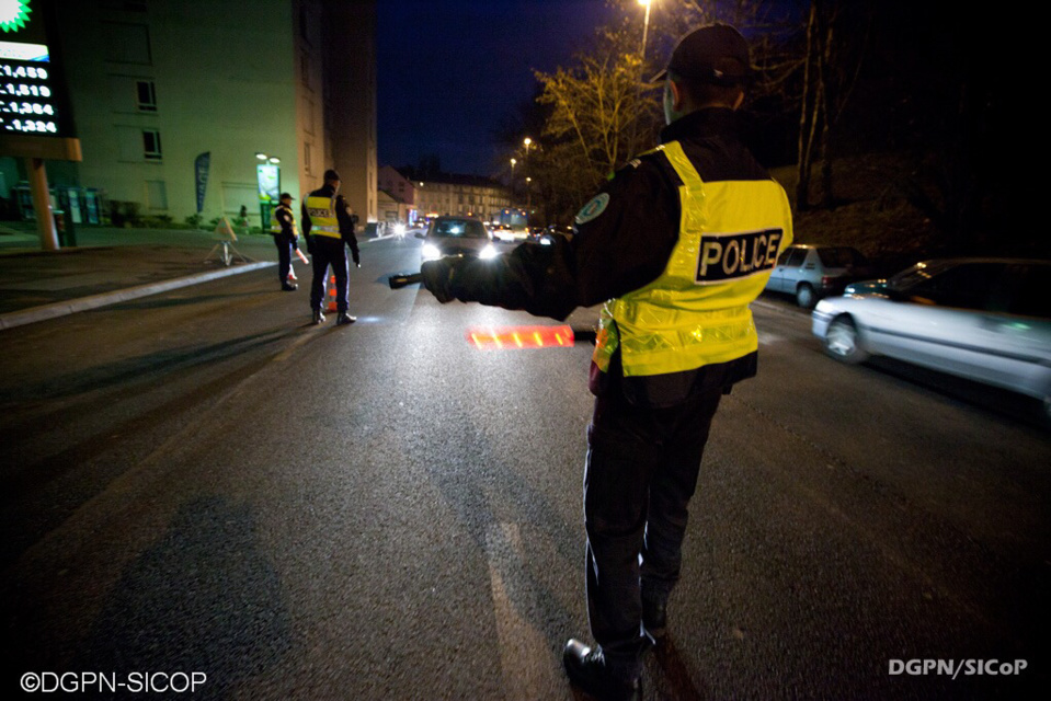 Le conducteur qui roulait à vive allure a refusé de s'arrêter au contrôle de police (Illustration©DGPN)