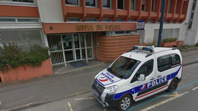 Evreux : il vient au commissariat pour insulter les policiers, il est arrêté et conduit à l'hôpital 