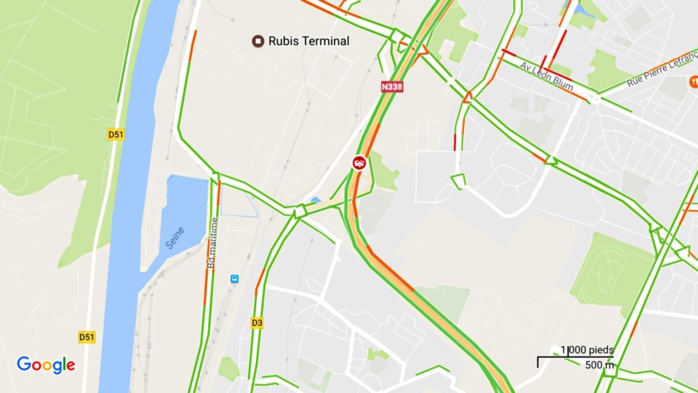 L'accident est localisé à hauteur de la bretelle de sortie Val de Seine par l'application Waze L'accident est localisé à hauteur de la bretelle de sortie Val de Seine par l'application Waze