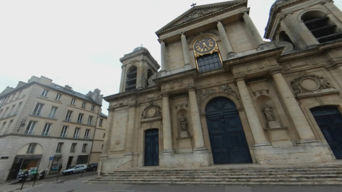 A Versailles, le sacristain de l'église Notre-Dame surprend le cambrioleur et le livre à la police