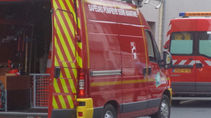 Perte de contrôle à Rogerville : la voiture et son conducteur plongent dans le cours d'eau Perte de contrôle à Rogerville : la voiture et son conducteur plongent dans le cours d'eau