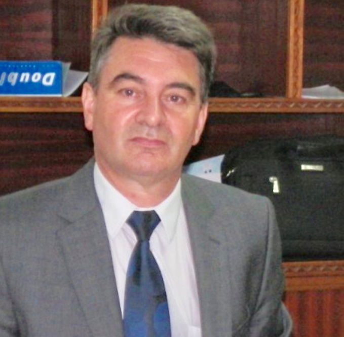 Philippe Laycuras est âgé de 60 ans. Il succède à Emmanuel Le Roy Philippe Laycuras est âgé de 60 ans. Il succède à Emmanuel Le Roy