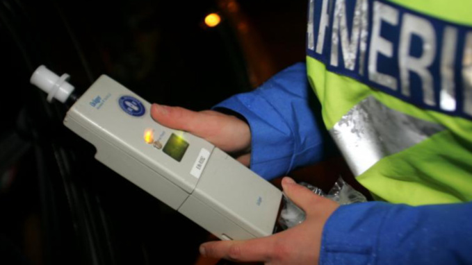 Le conducteur a été dépisté avec un taux de 2,44 g d'alcool par litre de sang (illustration) Le conducteur a été dépisté avec un taux de 2,44 g d'alcool par litre de sang (illustration)