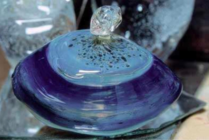 Le musée du château de Martainville accueille un créateur en verre au chalumeau