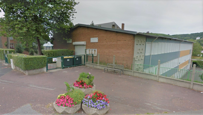 Des travaux étaient effectués sur le toit de l'école (Illustration©Google Maps) Des travaux étaient effectués sur le toit de l'école (Illustration©Google Maps)