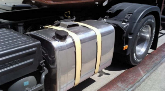 Entre 100 et 200 litres de carburant se sont répandus sur la chaussée (Illustration) Entre 100 et 200 litres de carburant se sont répandus sur la chaussée (Illustration)