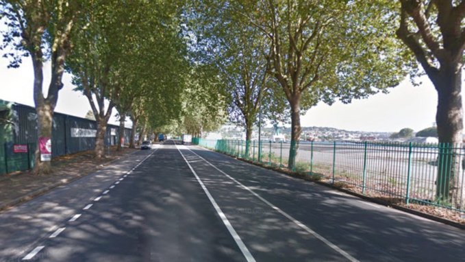 L'accident s'est produit dans cette ligne droite : le Q5 a percuté un platane de plein fouet (illustration) L'accident s'est produit dans cette ligne droite : le Q5 a percuté un platane de plein fouet (illustration)