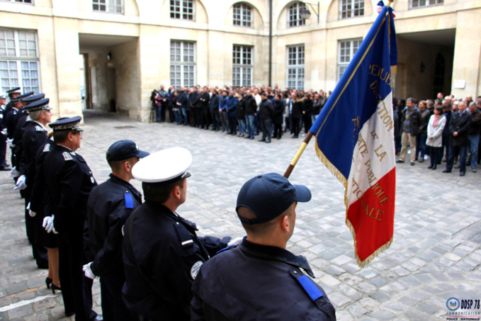 Le vibrant hommage de la Nation à Xavier Jugelé, le policier assassiné sur les Champs-Élysées, victime d'un attentat Le vibrant hommage de la Nation à Xavier Jugelé, le policier assassiné sur les Champs-Élysées, victime d'un attentat