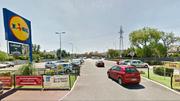 Conflans-Sainte-Honorine : les cambrioleurs passent par le toit du magasin Lidl et dérobent 10 000€ Conflans-Sainte-Honorine : les cambrioleurs passent par le toit du magasin Lidl et dérobent 10 000€