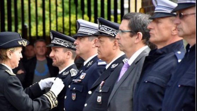 La préfète Fabienne Buccio a remis des médailles à 21 fonctionnaires de police (Photo © DDSP76) La préfète Fabienne Buccio a remis des médailles à 21 fonctionnaires de police (Photo © DDSP76)
