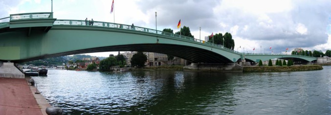 Selon les témoins, la personne était tombée du pont Pierre Corneille (Illustration © D.R.)