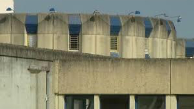 Un surveillant blessé par un détenu lors d'une fouille de cellule au centre de détention de Val-de-Reuil Un surveillant blessé par un détenu lors d'une fouille de cellule au centre de détention de Val-de-Reuil